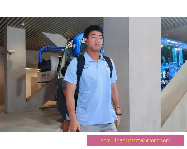 鲍亚雄历经磨砺崭露锋芒 成为申花队核心门将的奋斗故事